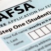 ISAC Ofrece Ayuda Gratuita a Estudiantes que Completen FAFSA